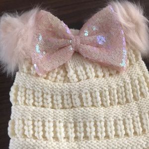 Cream bow beanie